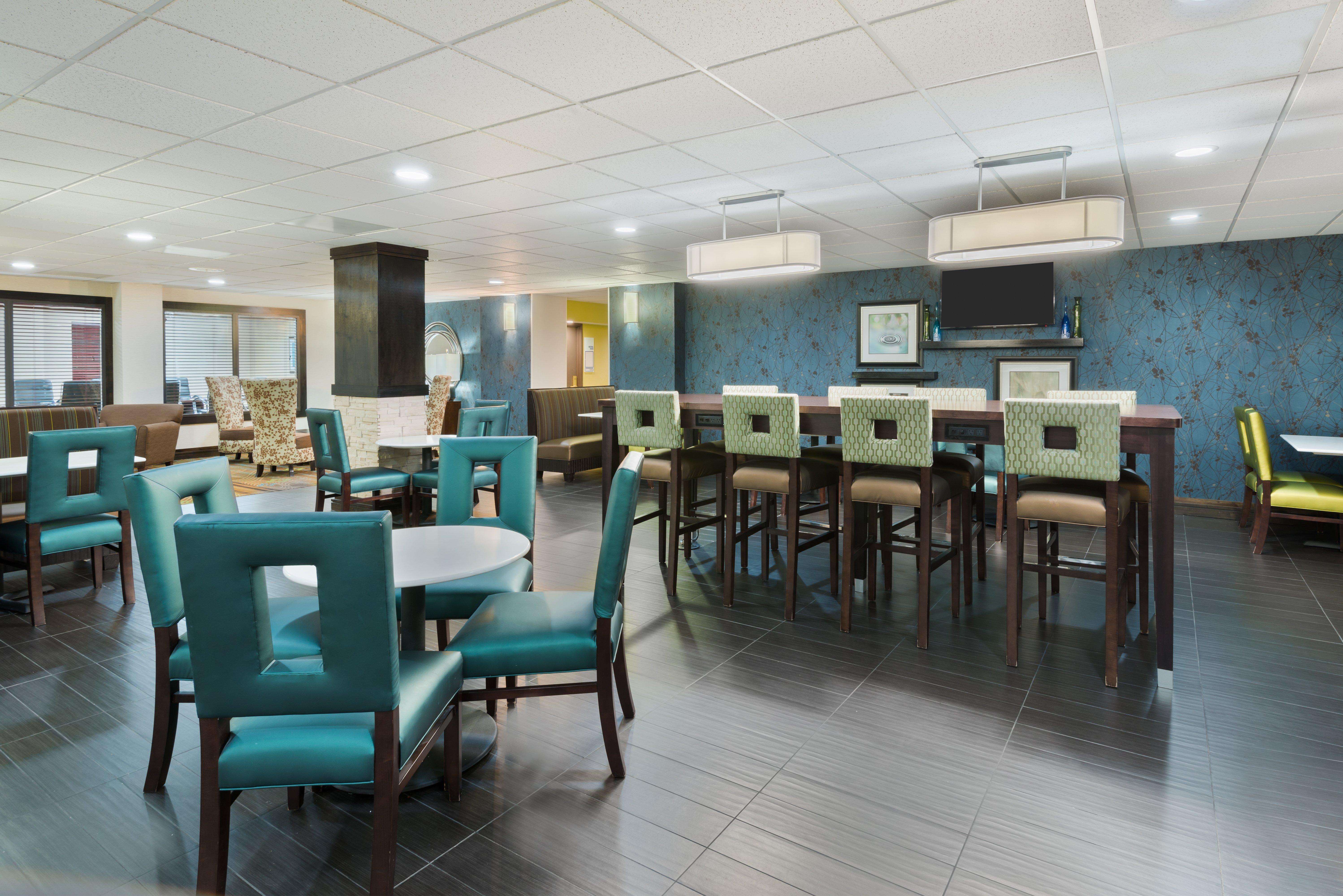 Holiday Inn Express Hotel & Suites Bentonville By Ihg Exterior photo