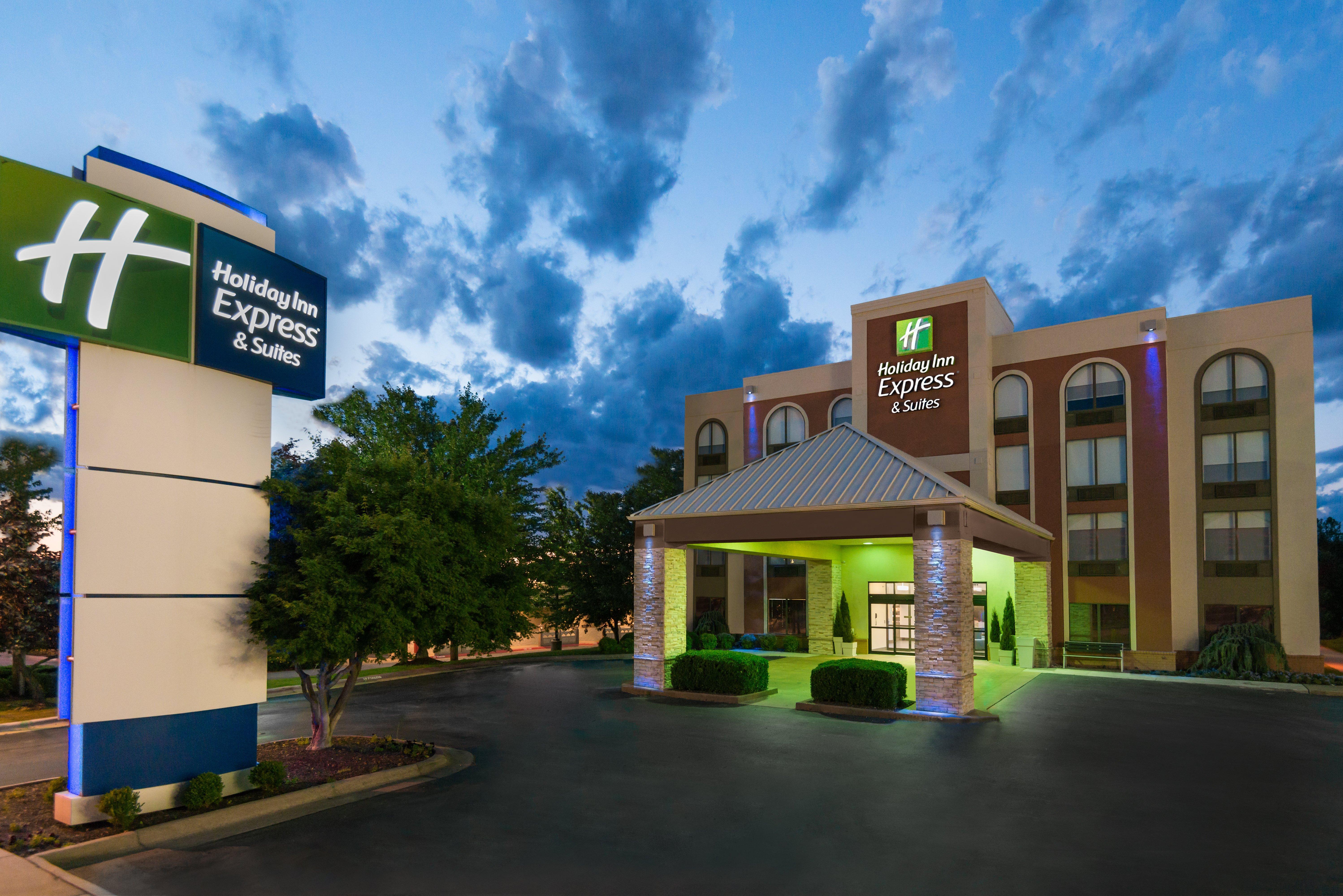 Holiday Inn Express Hotel & Suites Bentonville By Ihg Exterior photo