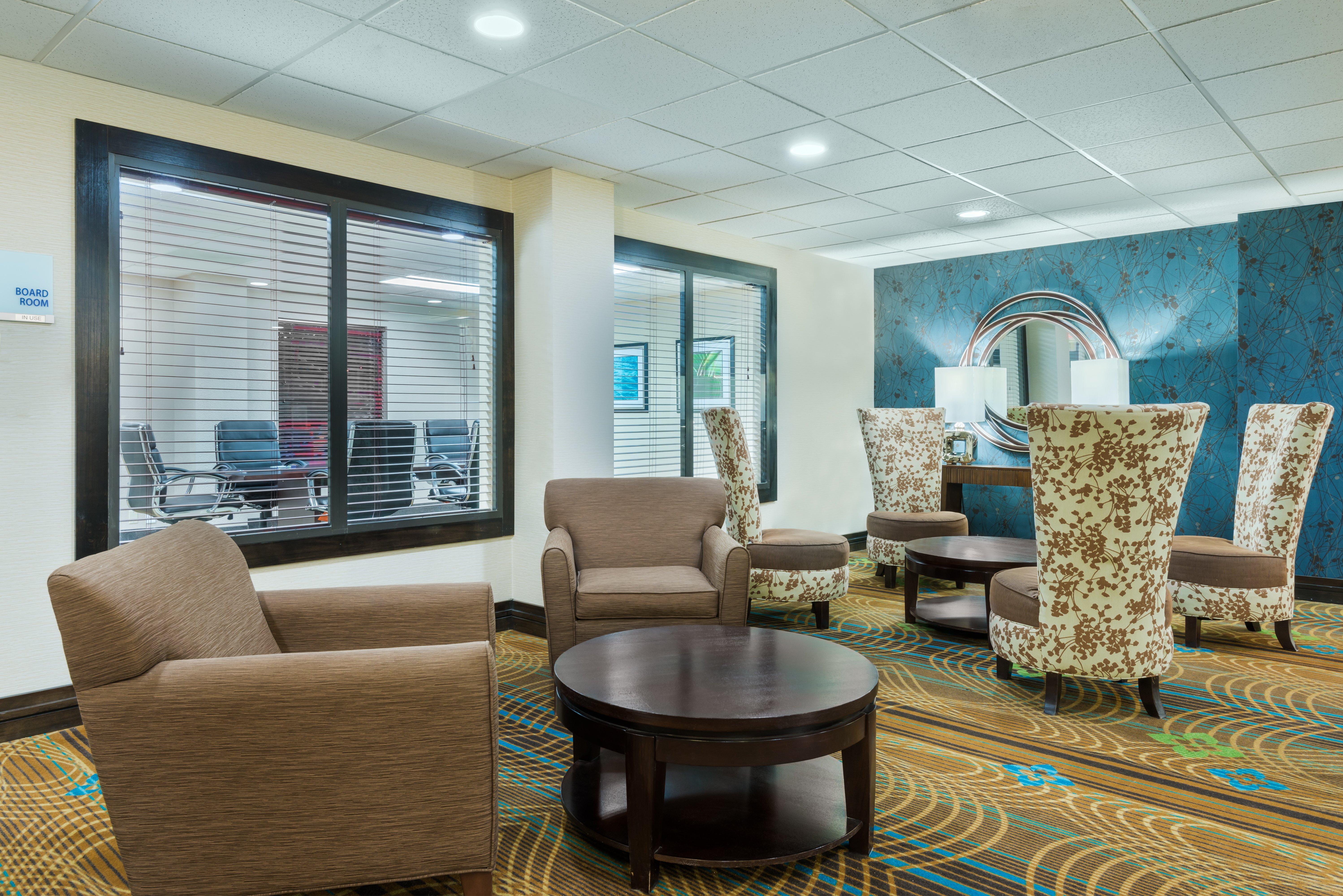 Holiday Inn Express Hotel & Suites Bentonville By Ihg Exterior photo