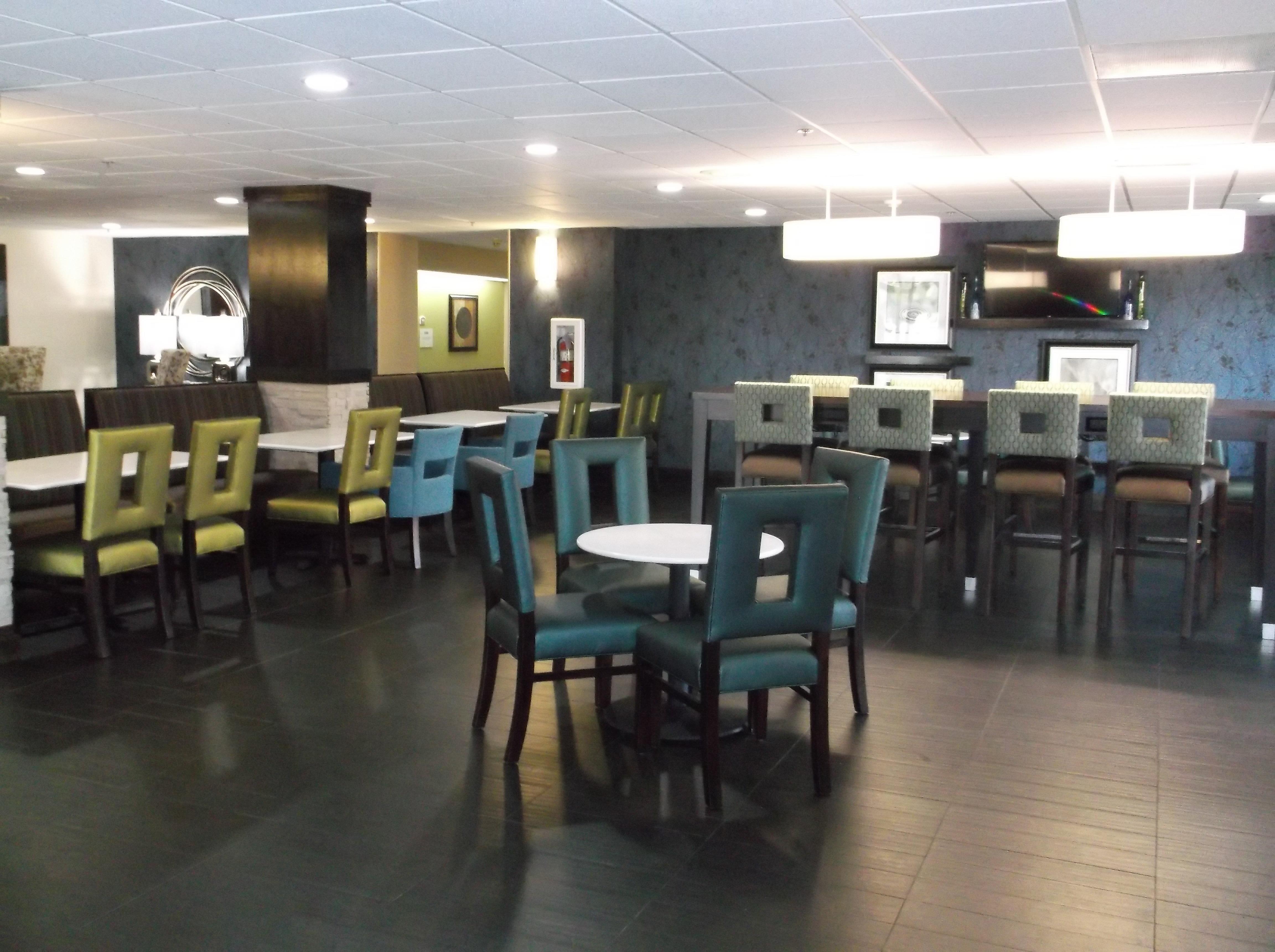 Holiday Inn Express Hotel & Suites Bentonville By Ihg Exterior photo
