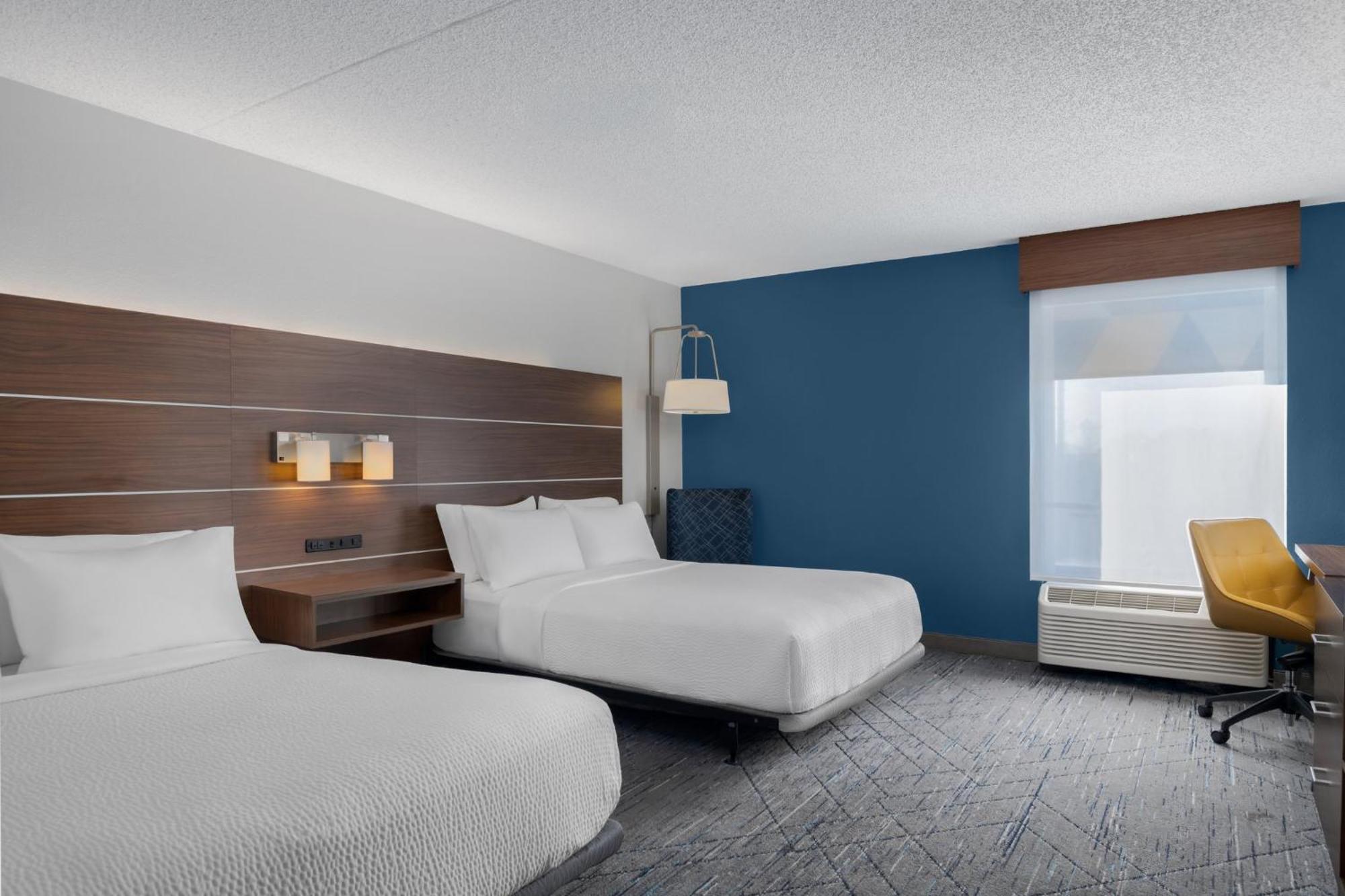 Holiday Inn Express Hotel & Suites Bentonville By Ihg Exterior photo