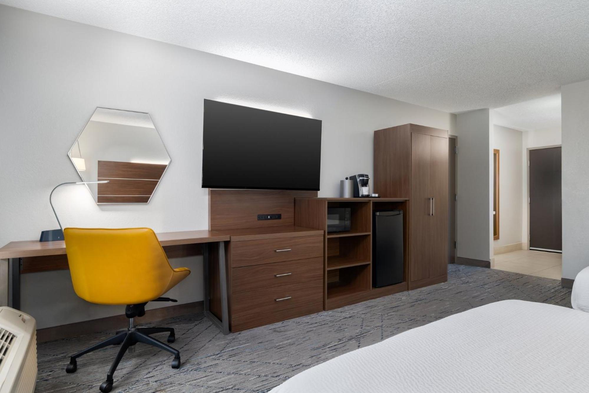 Holiday Inn Express Hotel & Suites Bentonville By Ihg Exterior photo
