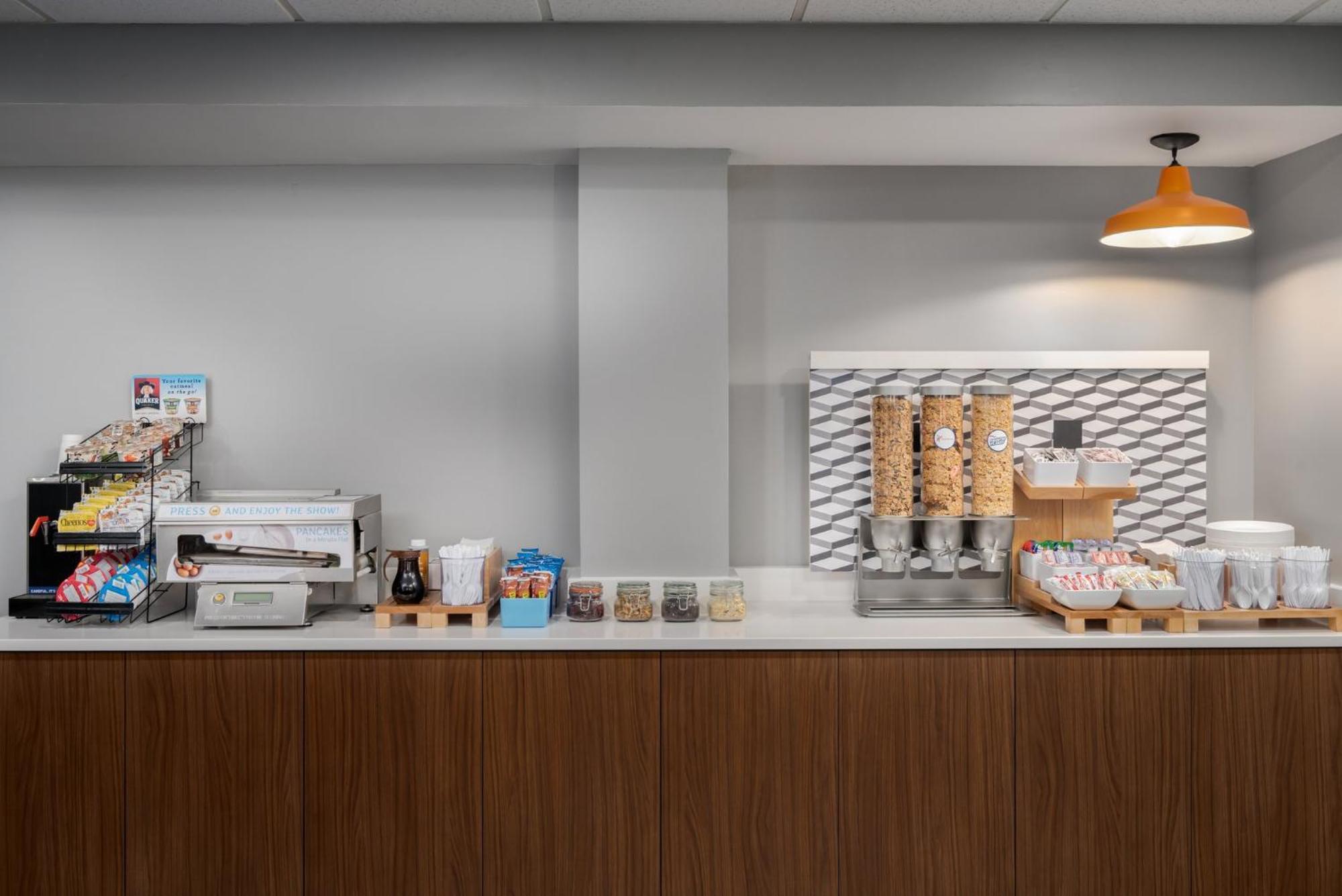 Holiday Inn Express Hotel & Suites Bentonville By Ihg Exterior photo